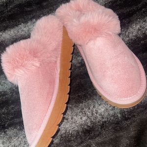 Pink furry shoe size 6